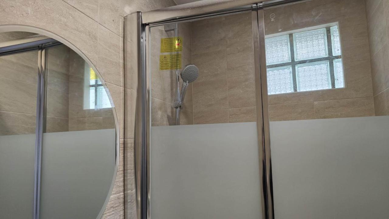 Chambre Pour 2 Personnes Avec Lit Separe Dans La Banlieue Parisienne Bondy Exteriör bild